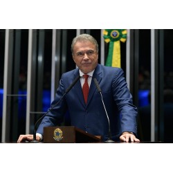 Senadores comemoram prorrogação da Lava Jato